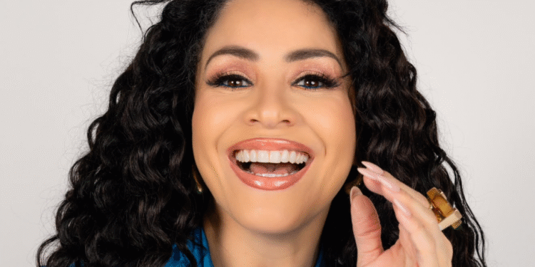 ¡EN EXCLUSIVA! REGRESA CAROLINA SANDOVAL A “SIÉNTESE QUIEN PUEDA” VIENE CON UNA CONFESIÓN CRUDA, ÍNTIMA Y SIN FILTRO
